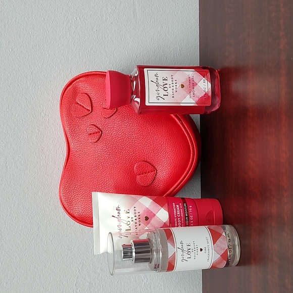 Bath & Body Works Bath & Body Bath Body Works Red Heart Zip
